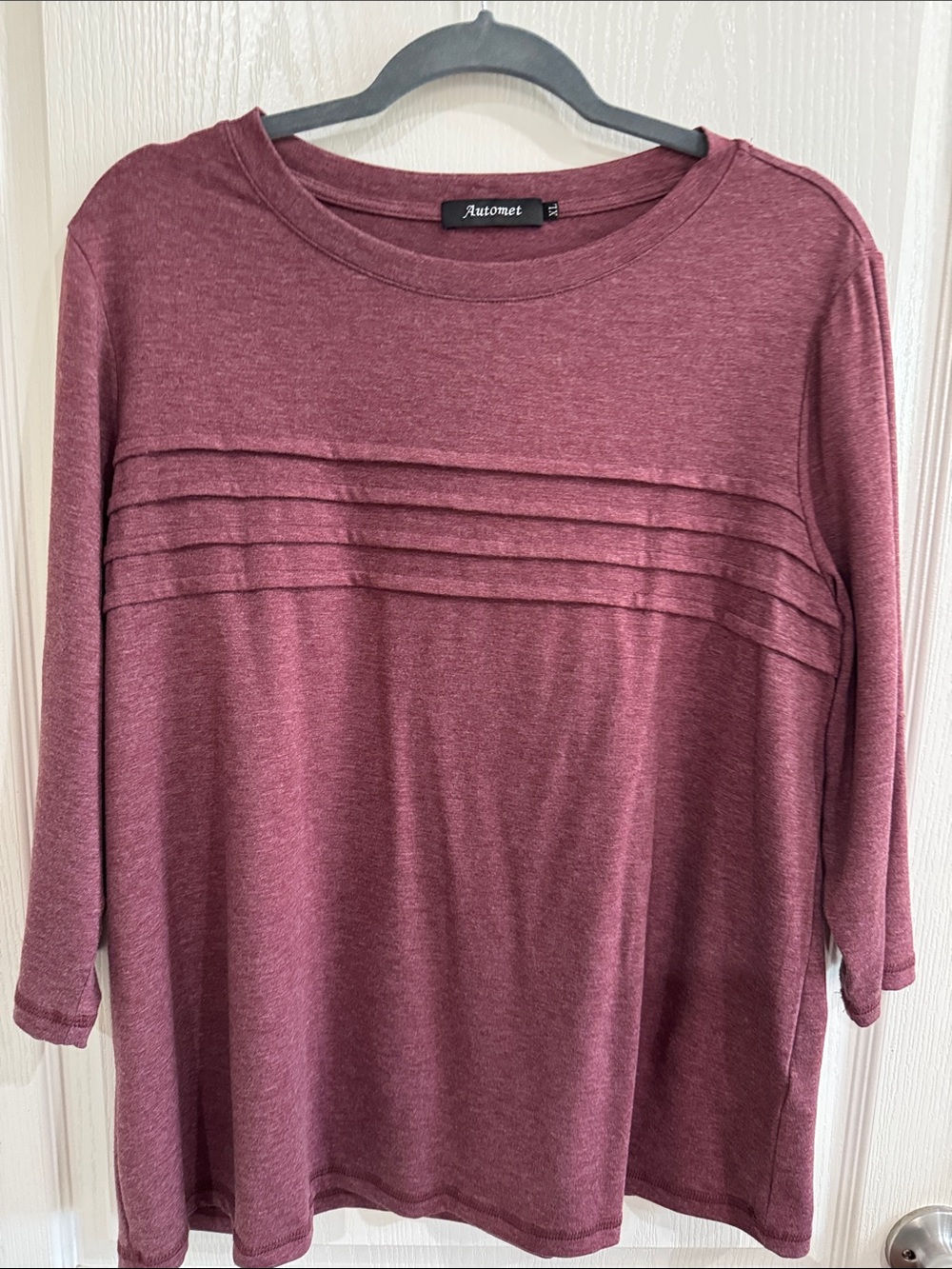 Automet Women's Long Sleeve Pintuck Tee in Burgundy